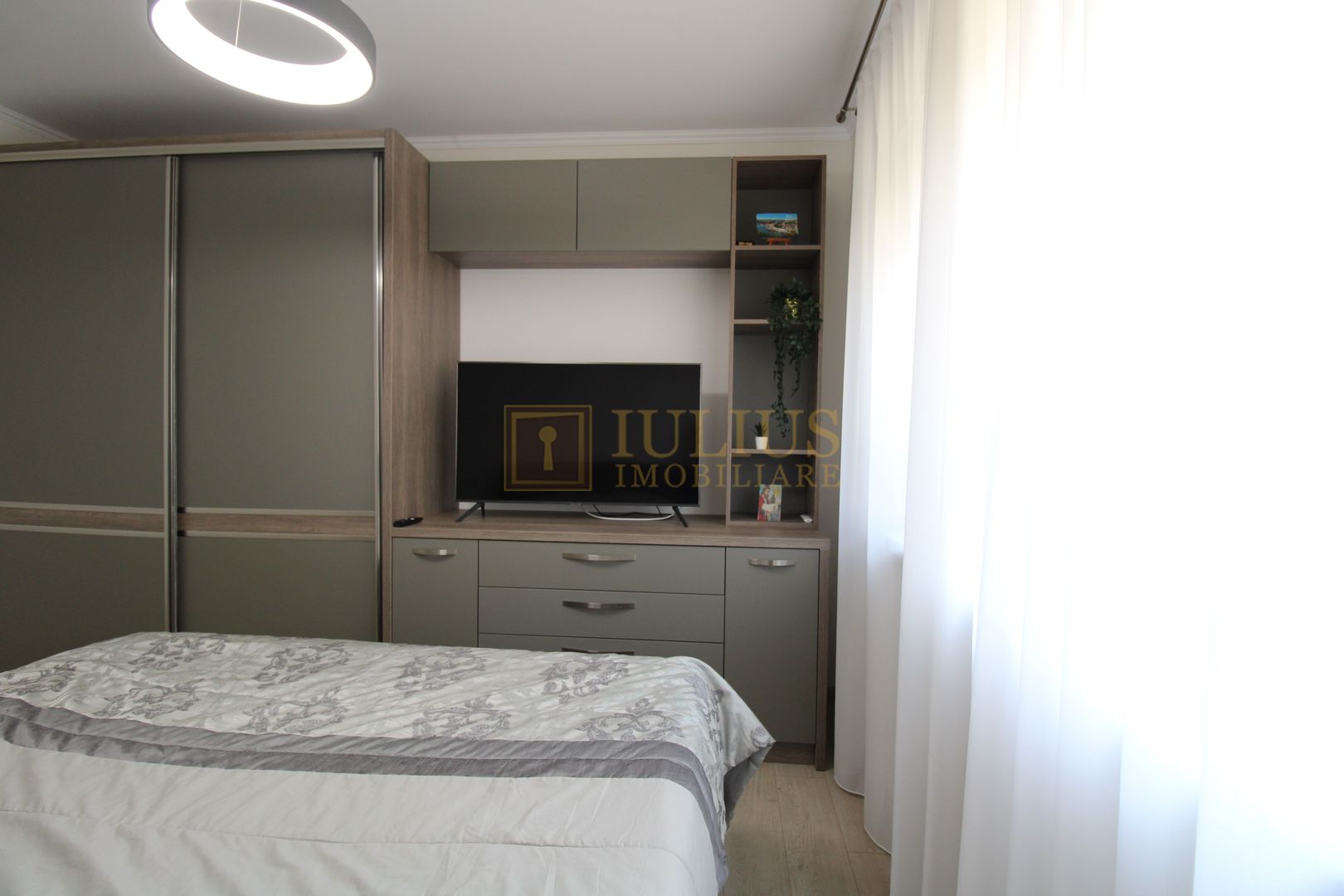 Gradina si terasa + debara; 3 camere mobilate la superlativ. - Poză 11