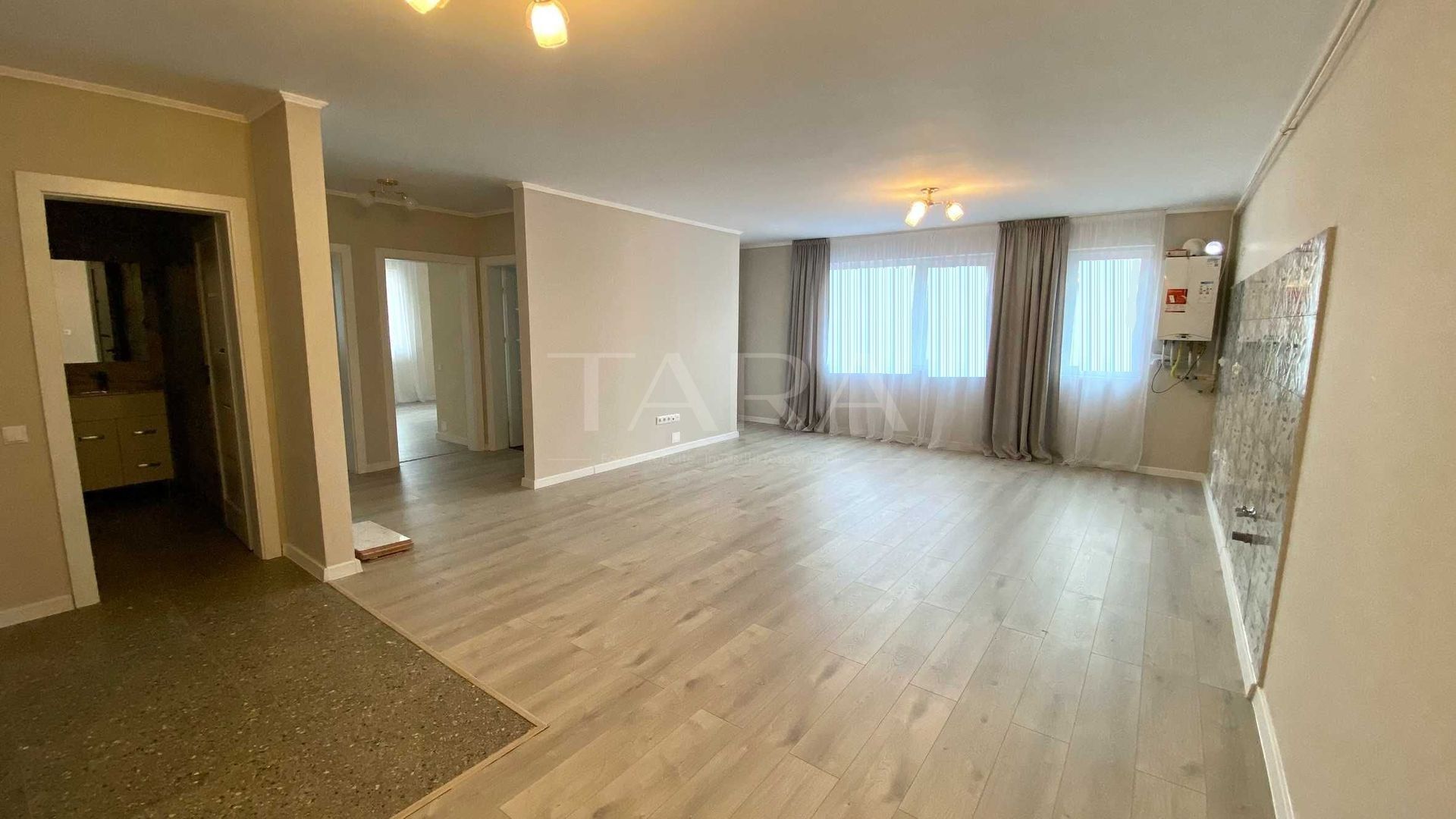 Apartament nou, 3 camere, ultim etaj, priveliște liberă – Floresti. - Poză 1