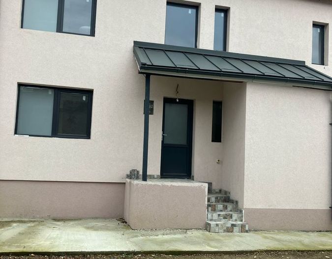 Casa/Vila 6 camere Piata Victoriei, Buzesti / An 2023 - Poză 2