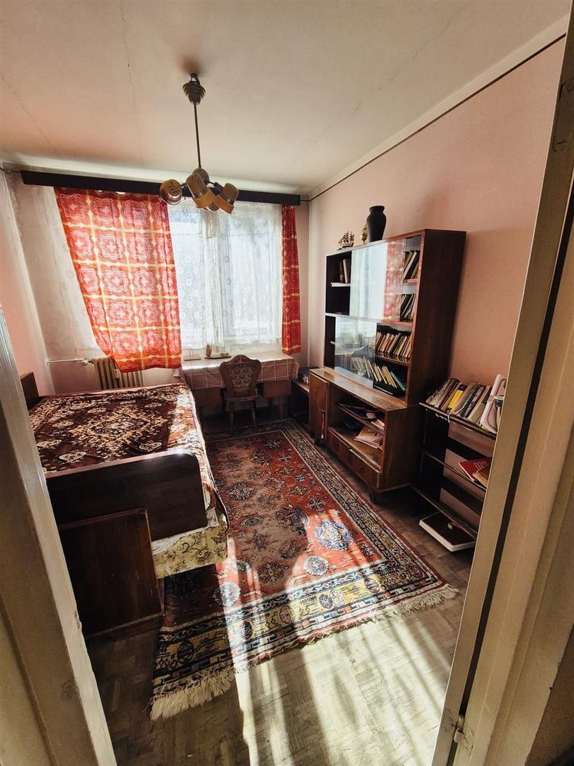 Apartament cu 4 camere  cu dubla orientare zona Nufarul - Poză 2