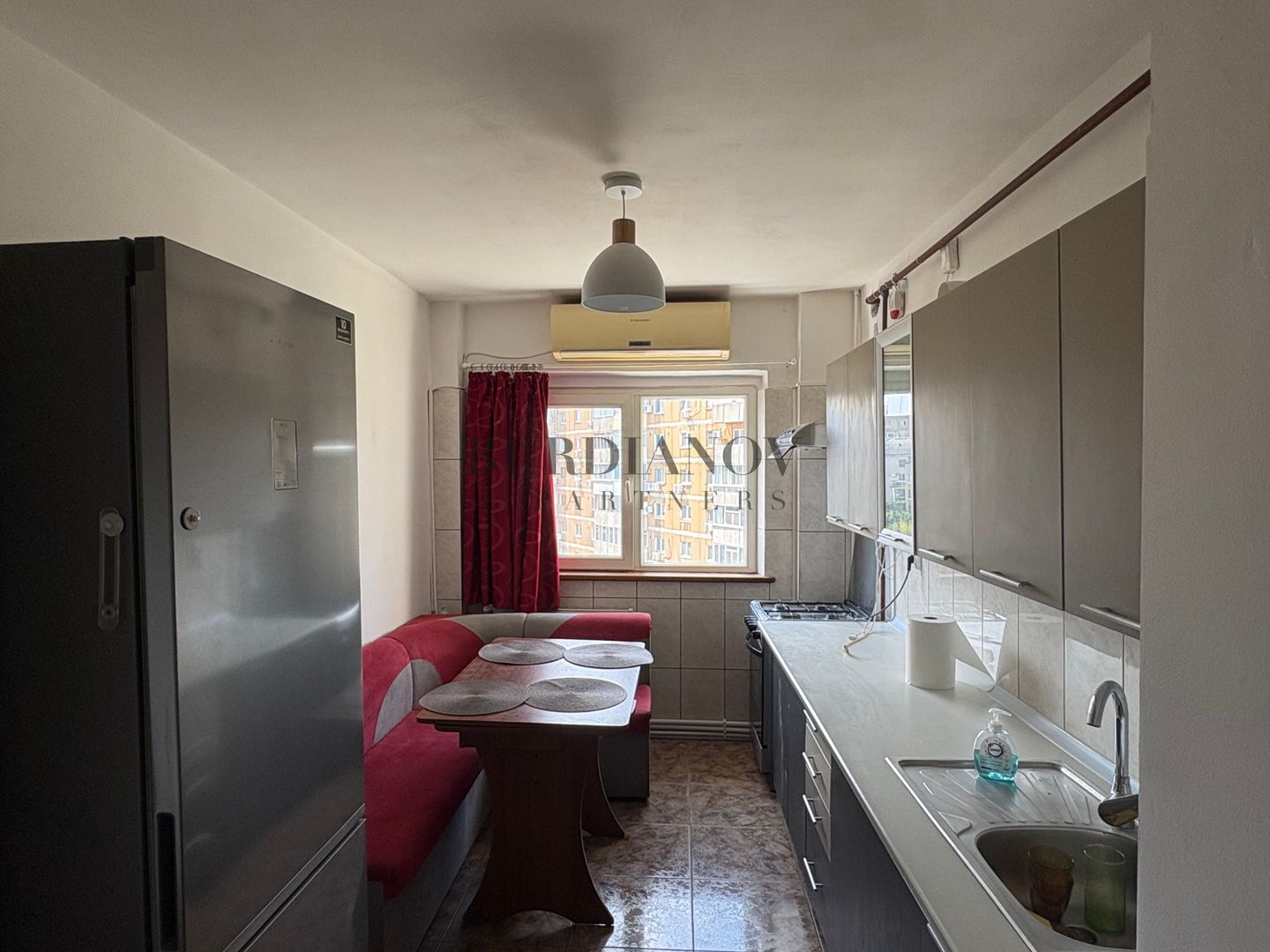 Apartament cu 4 camere  - centrală proprie - Tineretului - Timpuri Noi - Poză 6