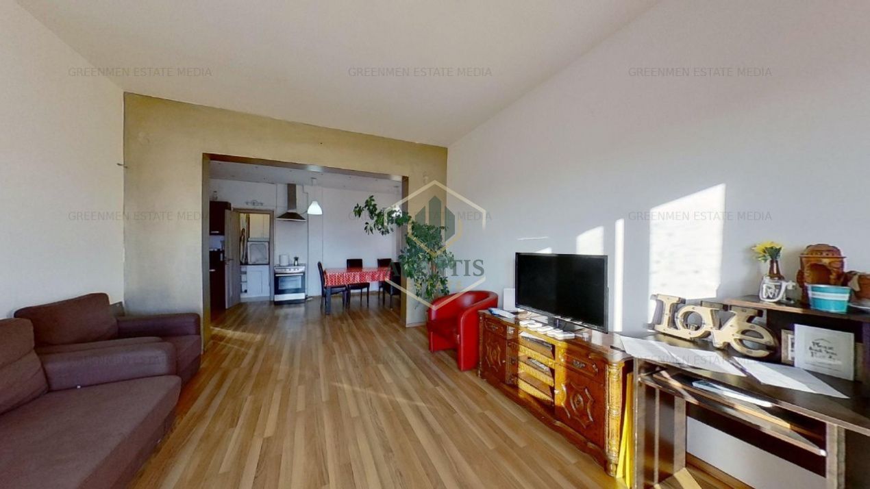 Blvd. Balcescu langa metrou Universitate, 4 camere, terasa de 50mp, 3 bai - Poză 5