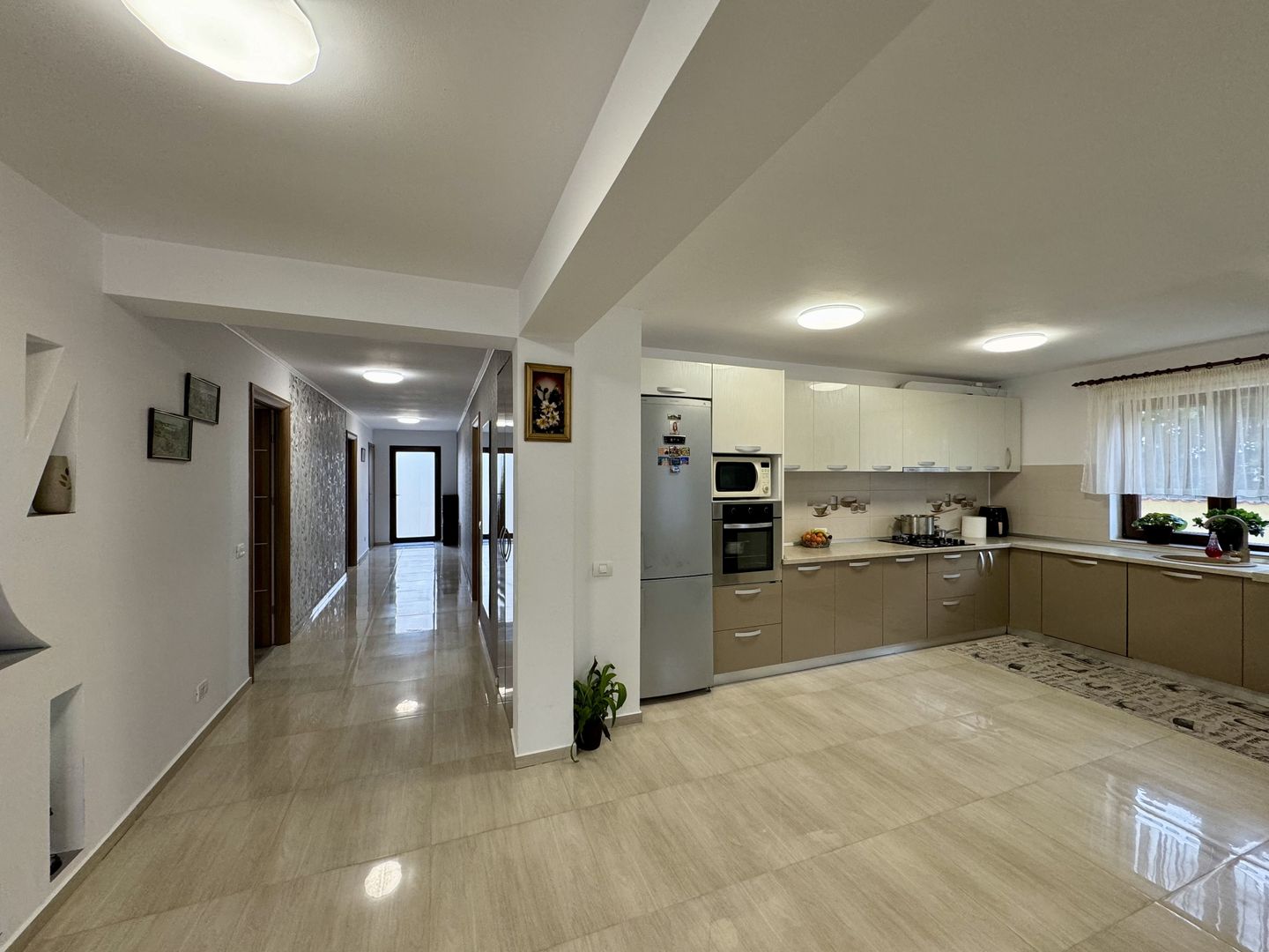 Casă Spațioasă de Vânzare în Ghimbav | Două Apartamente | Teren 579 mp - Poză 16