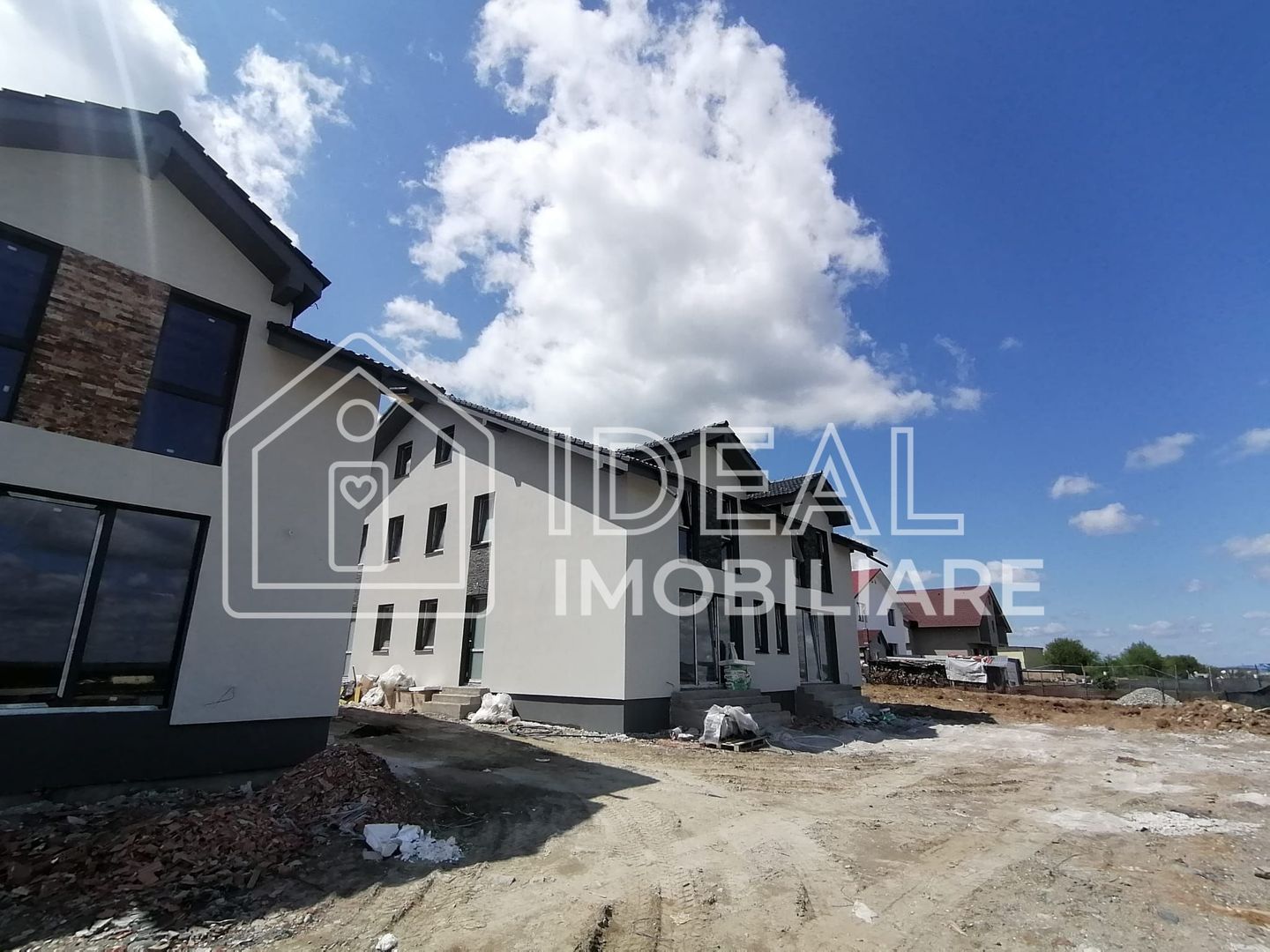 Casa  Exclusivista cu piscina si 1200 mp de teren, in Cisnadie - Poză 18