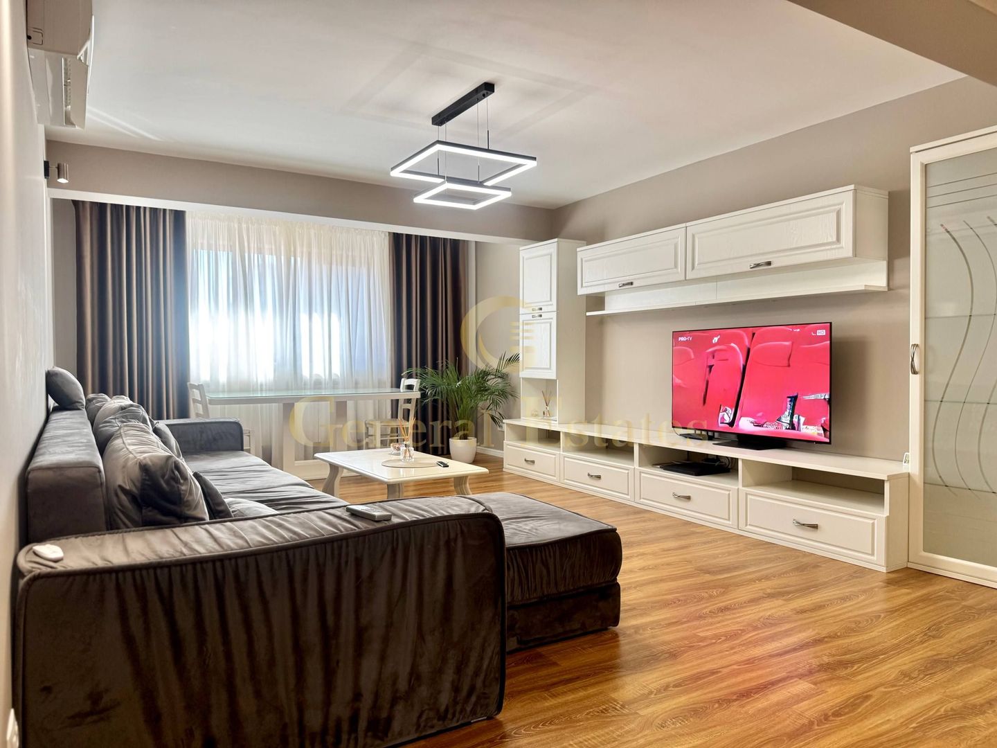 Vânzare apartament cu 3 camere - 130 m.p - în Zona CUG, Iași. - Poză 1