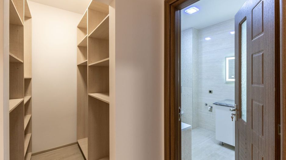 Coresi-Isaran apartament foarte spatios, 2 bai - Poză 7