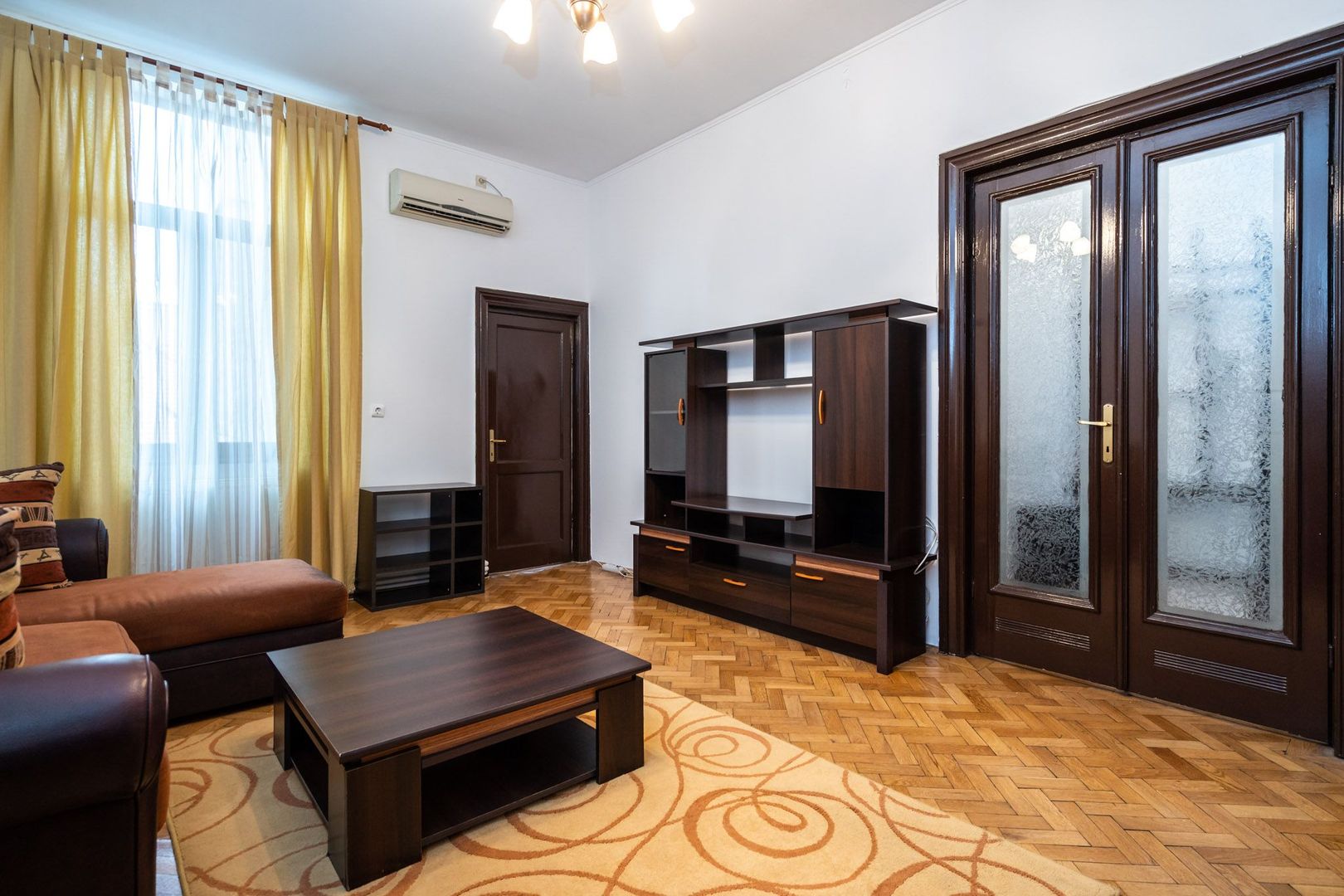 COMISION 0% - Apt.3 camere renovat,Bd. Lascar Catargiu, imobil fara risc seismic - Poză 1