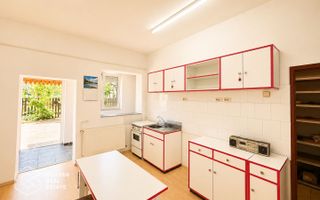Casa cu teren 688 mp, 2 corpuri de cladire, Parneava - Poză 1