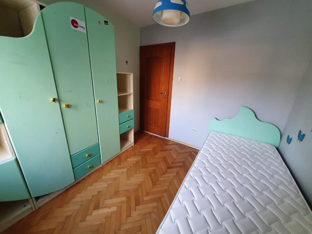 Aparament 5 camere etaj 1 zona Dambovita - Poză 14