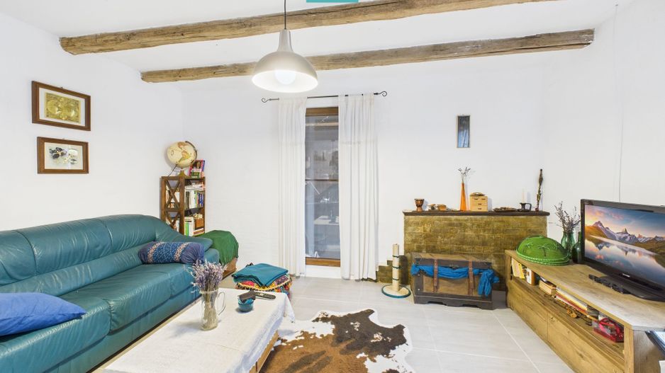 Casă renovată în localitatea Comănești, Arad - Poză 10