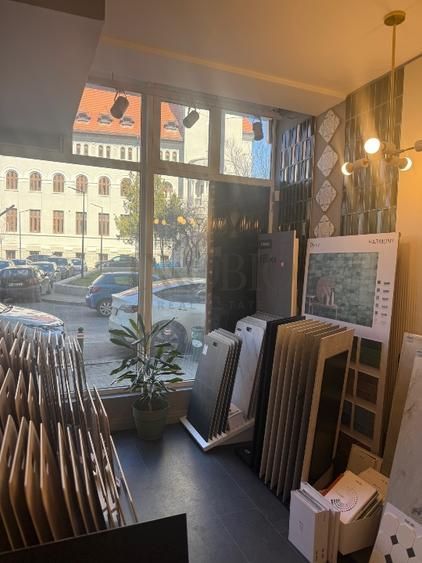 Spațiu central vitrina 16 metri pretabil cabinet , clinica, Market - Poză 8