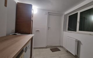 Studio 15 m², situat la mezaninul unei vile interbelice - Poză 4