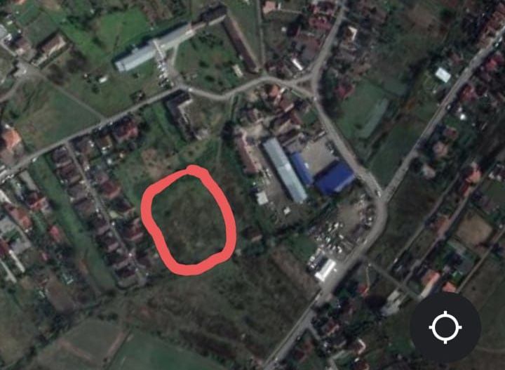 Teren intravilan 5.700 mp in Corunca,zona castelului,34 eu/mp - Poză 2