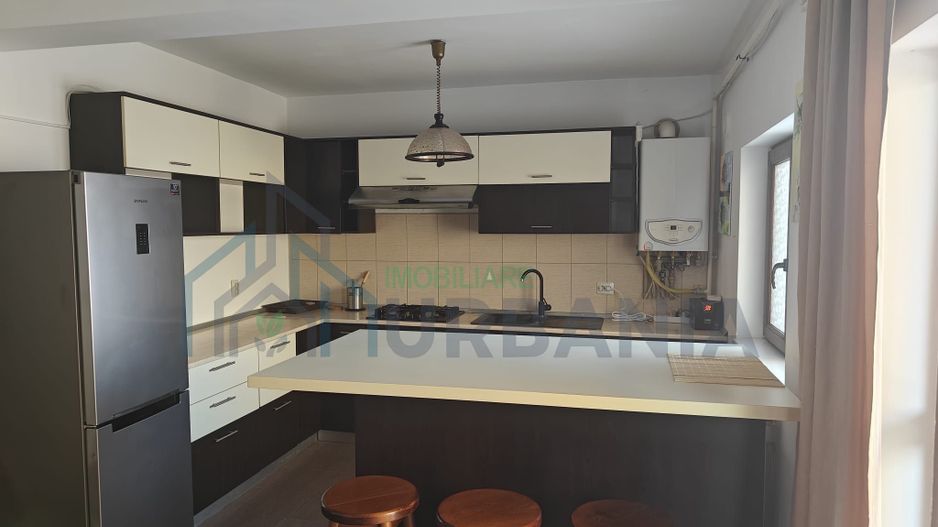 Apartament 3 camere cu curte de inchiriat - Poză 2