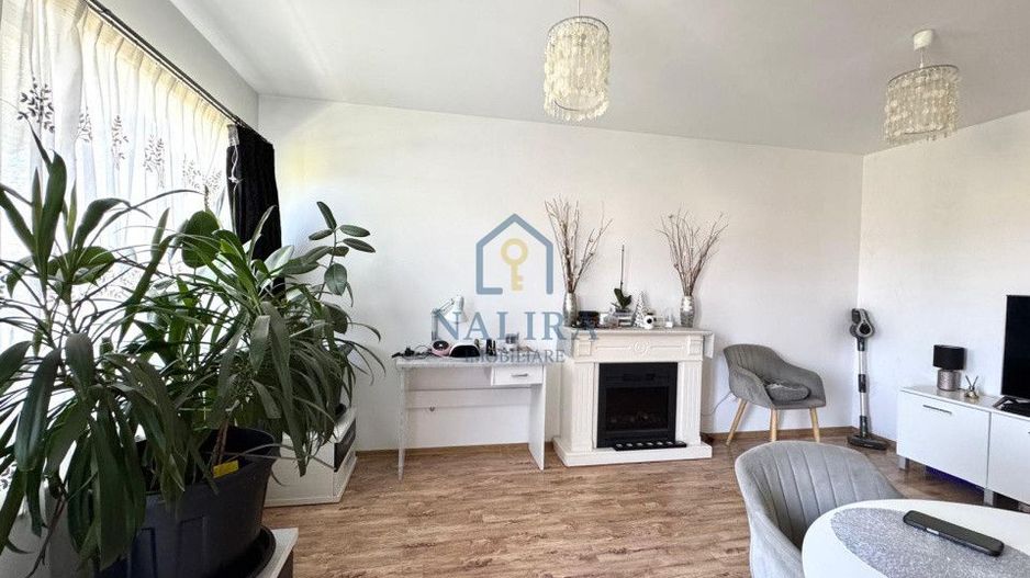 Apartament cu 3 camere de vanzare pe 2 nivele, spatios - Victoriei - Poză 1