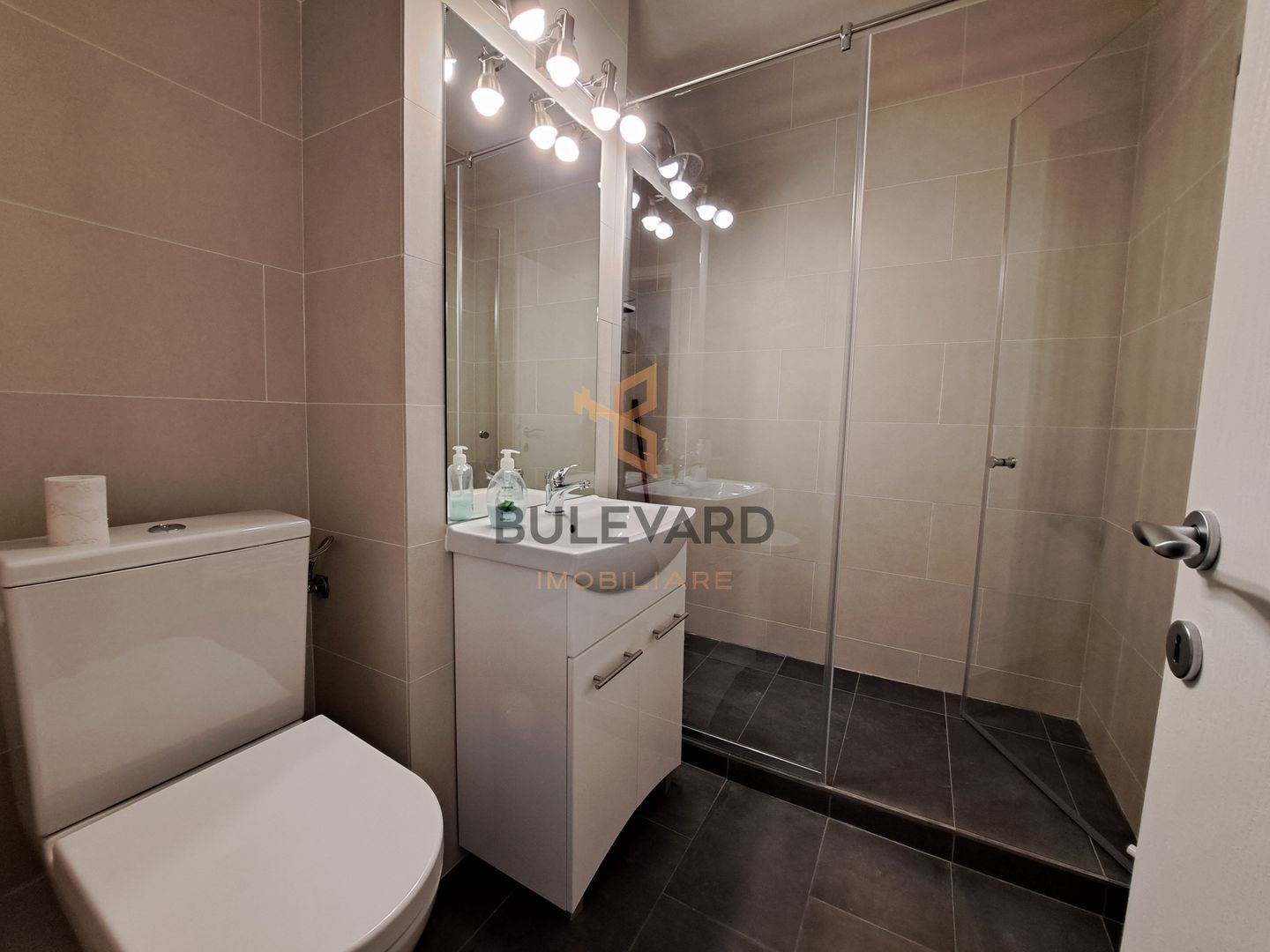 Spatiu birou in zona Teatrului national / Tribunal! - Poză 7