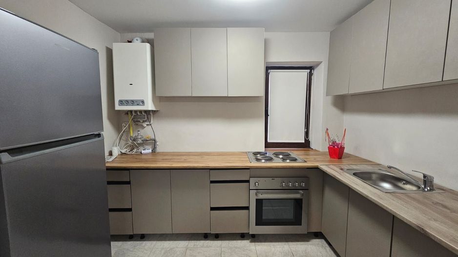Apartament la casa de inchiriat 3 camere Cisnadie - Poză 3