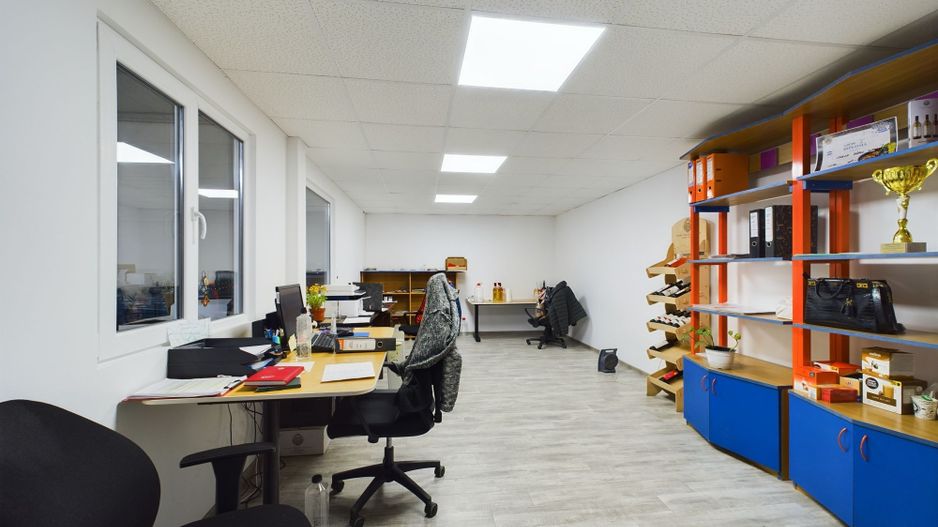 Hală de producție cu spații de birouri - Poză 7