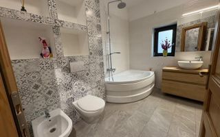 Casă cu design modern, renovată, 3 camere – zonă centrală premium - Poză 8