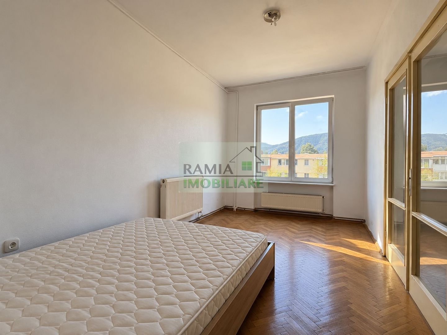 Apartament 2 camere decomandat, parcare, Tractorul - Poză 4
