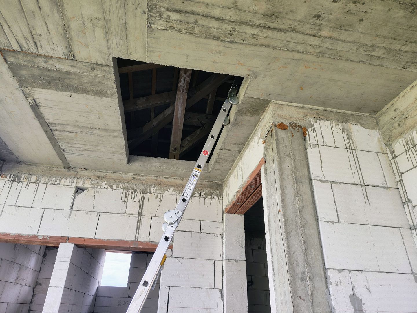 Casă la roșu,  – Oradea, str. Caișilor. 175 000 E . Comision 0 - Poză 8