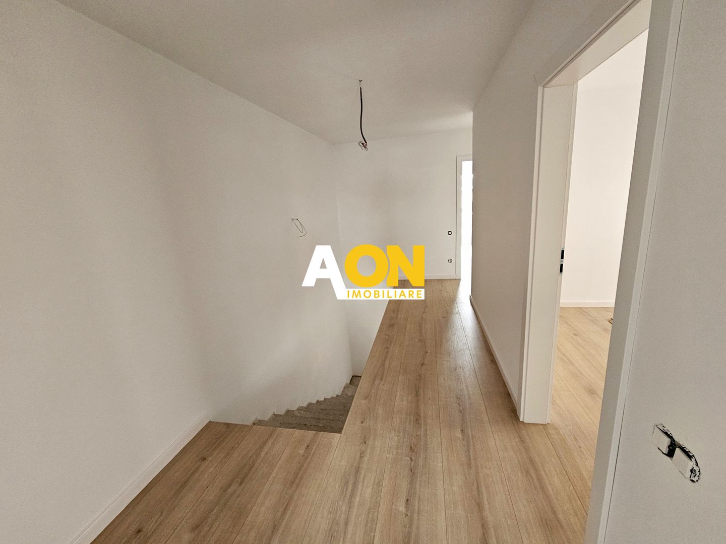 1/2 Duplex finisat 90%, 4 camere, 317 mp teren, zona Centru - Poză 9