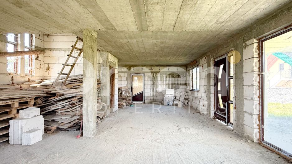 Casă cu potențial imens P+M, teren 7,91 ari, zonă liniștită, Ocna Șugatag. - Poză 1