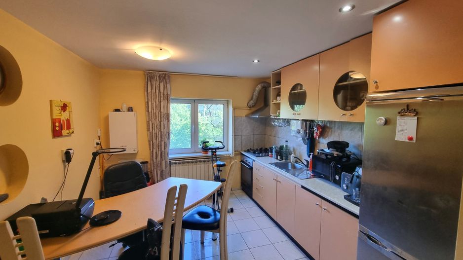 Apartament 3 camere, foarte spațios, et.2/8, zona Steaua, la cheie! - Poză 1