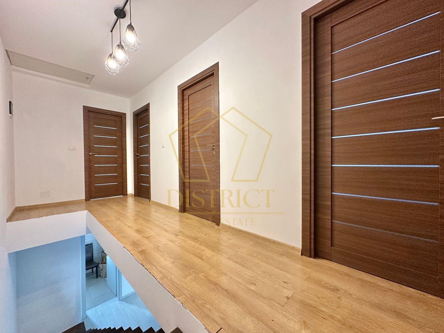 Duplex cu 4 camere si dressing mobilat in Giroc zona Planetelor la asfalt. - Poză 16