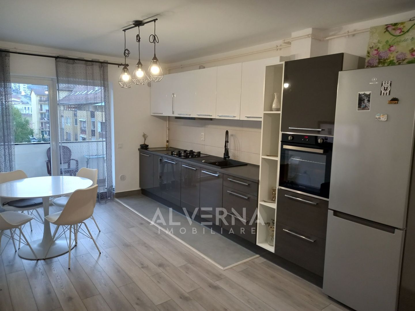 Apartament 2 camere, 46mp, mobilat si utilat, balcon, zona Eroilor - Poză 1