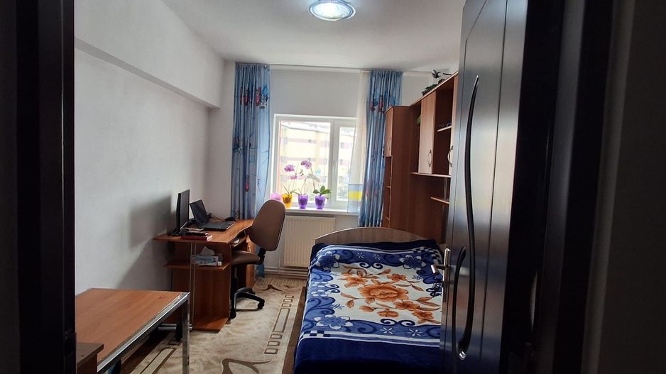 Apartament cu 3 camere de vânzare in Cetate - Poză 3