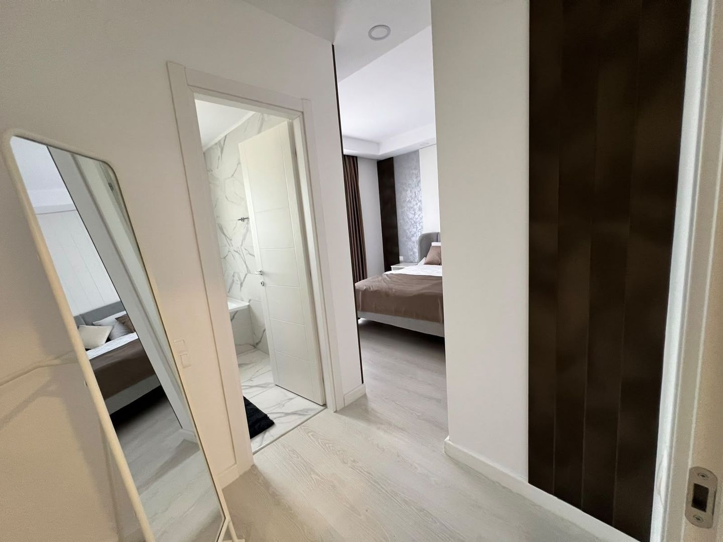 Apartament cu 3 camere de inchiriat in Cosmopolis - Poză 9