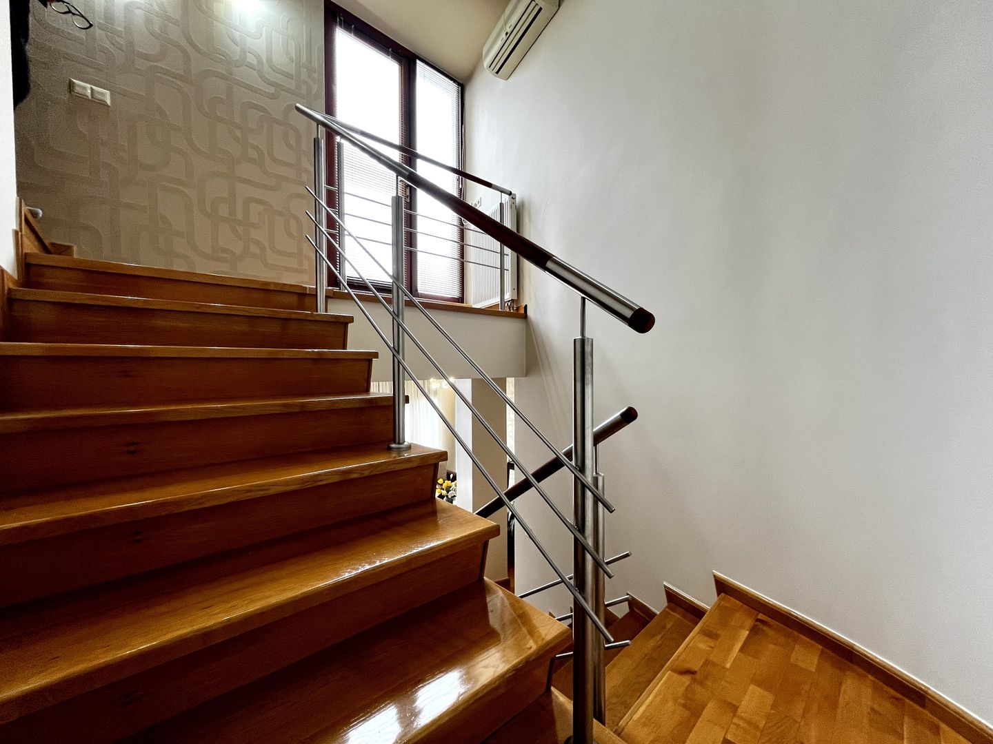 Casa spațioasă și primitoare cu garaj dublu, în Braytim – Soarelui - Poză 24