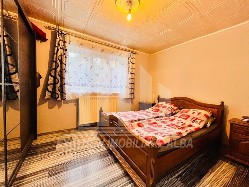 Apartament cu 2 camere decomandate, Cetate zona foarte buna - Poză 3