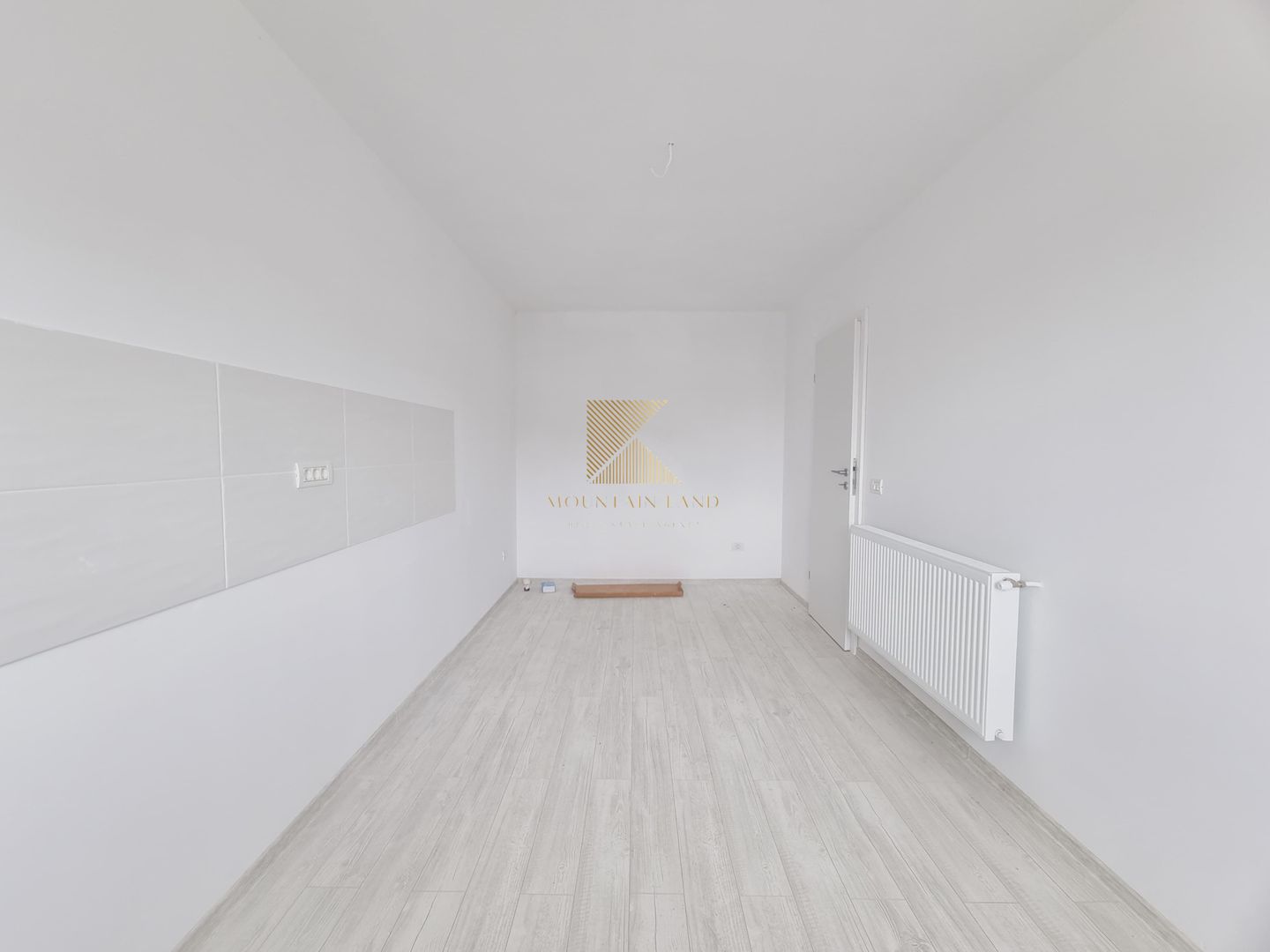 Casă însiruită cu 4 camere și curte proprie – Cartier Izvor, Str. Salc - Poză 7