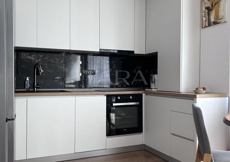 Apartament 2 camere + living cu bucătărie, zona Metro - Poză 1