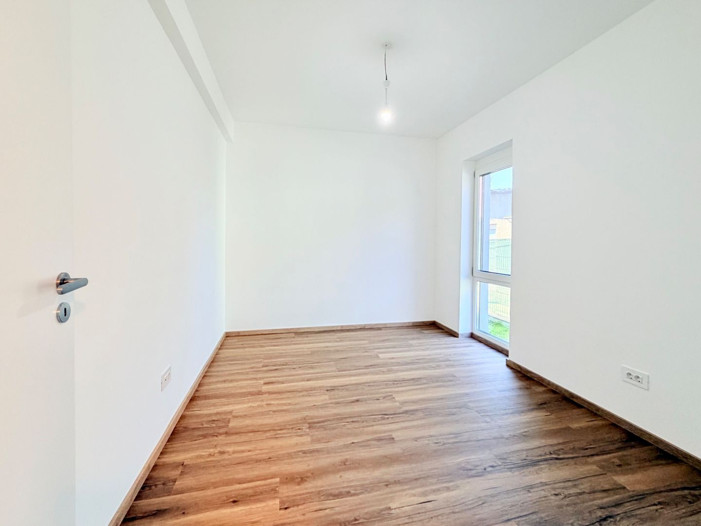 Casa parter prima închiriere – liniste si acces rapid spre centru - Poză 9