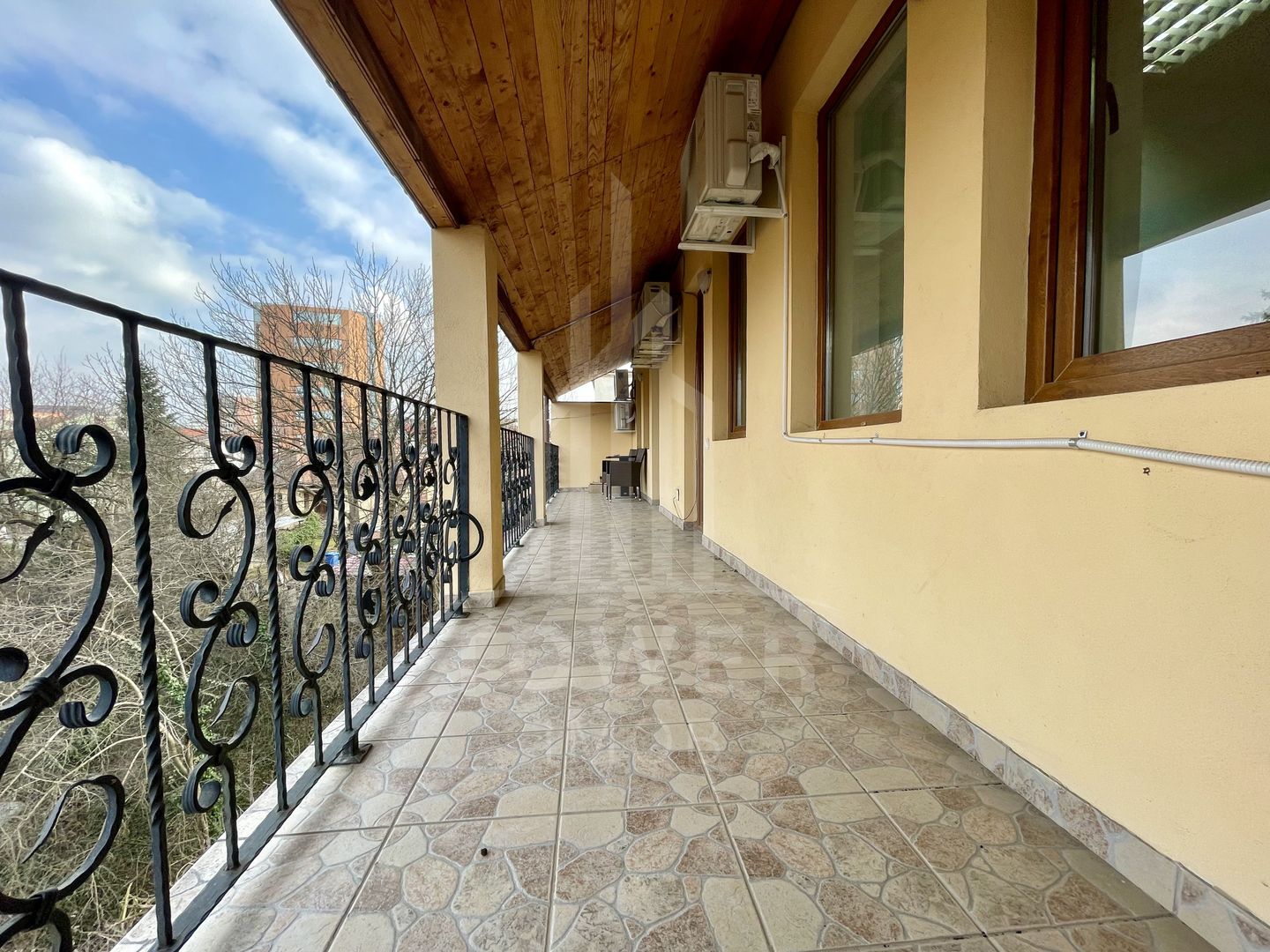 Spații de birouri de închiriat în zona centrală - Poză 3