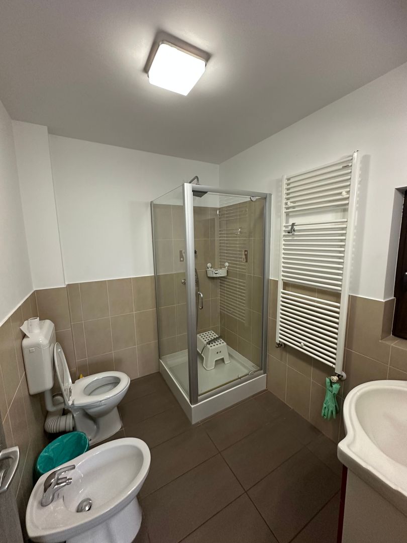 Casă / Vilă cu 4 camere de închiriat în zona Aradului - Poză 6