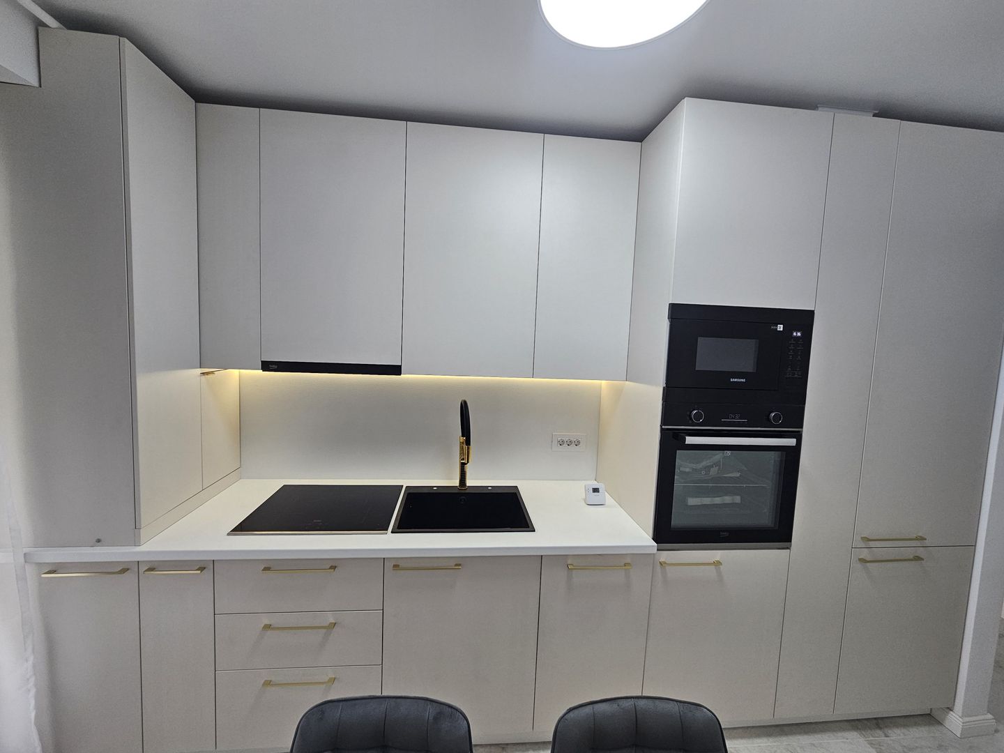 NOU ! PRIMA INCHIRIERE Apart 3 cam cu terasa 8 mp +loc de parcare - Poză 4