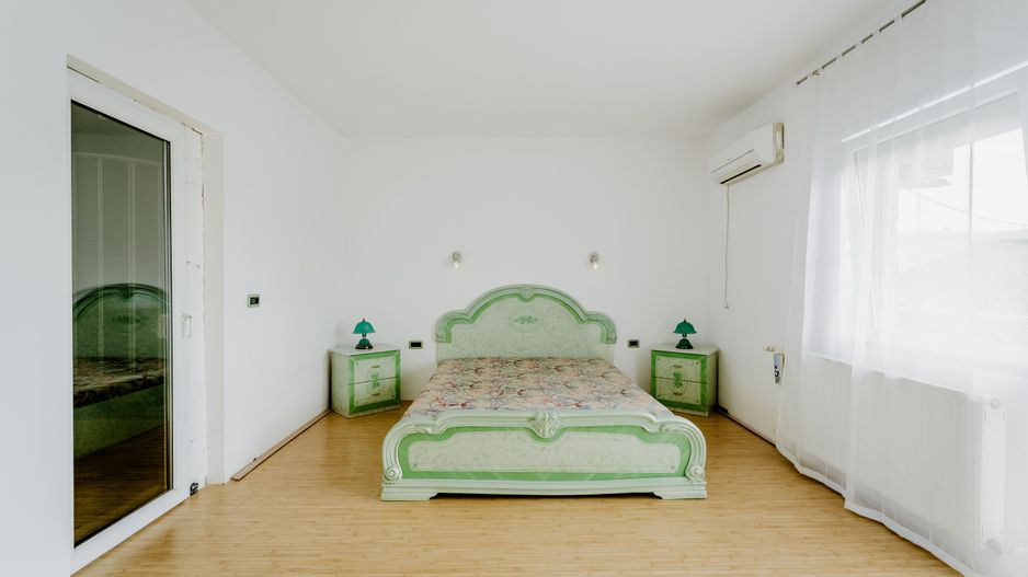 Vilă P+E+M în Bujac - Poză 9