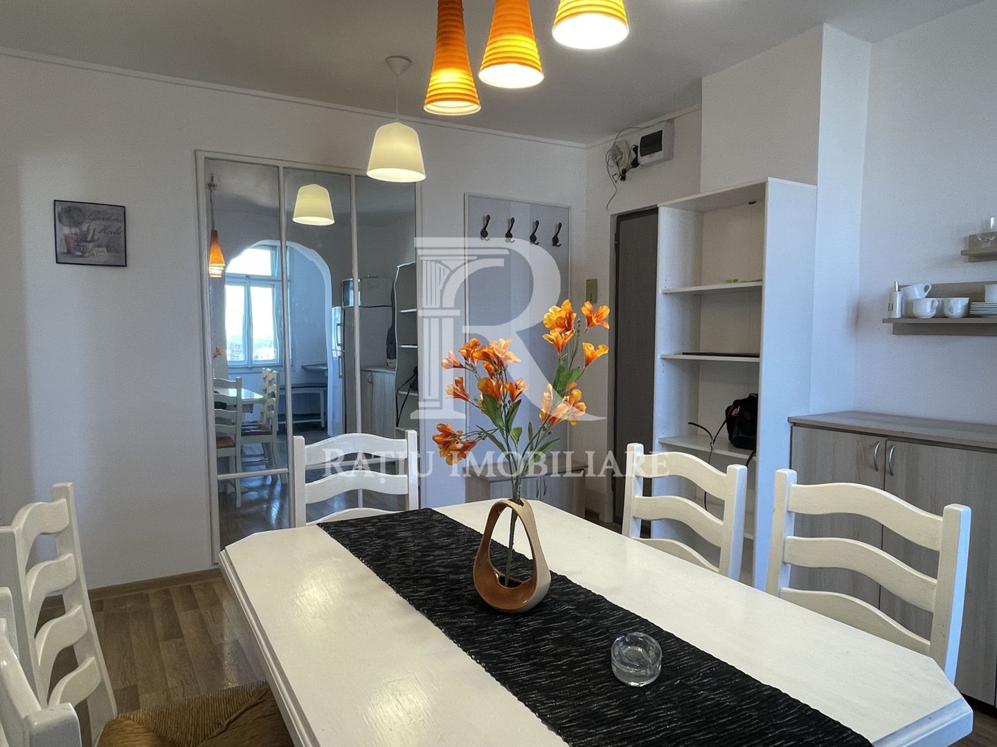 Apartament cu 3 camere | Central | Vedere panoramică | Oradea - Poză 2