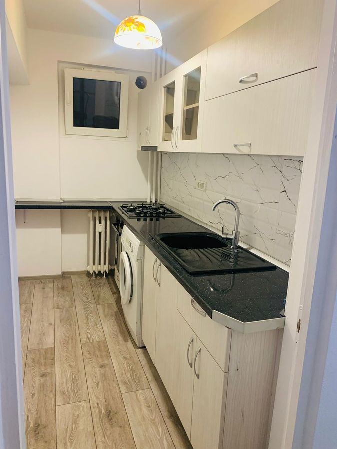 Garsonieră decomandată Titan-Sălăjan, balcon, etaj 2, aproape metrou - Poză 3