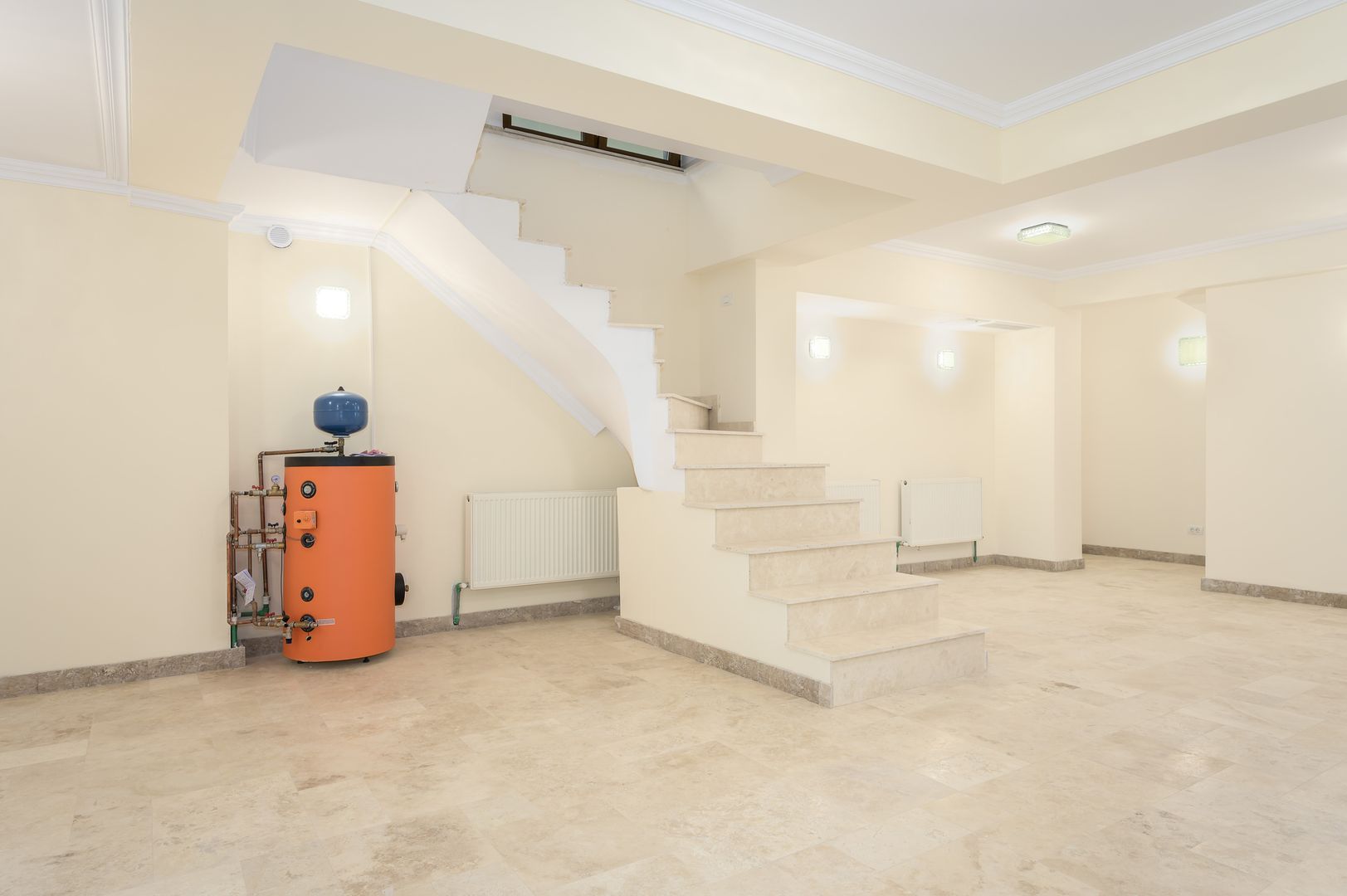 Vilă de inchiriat renovata recent, 1000 mp teren,  terasa de vara - Poză 23