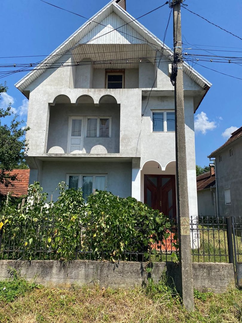 Casa in inima localitatii Certeze - Poză 1