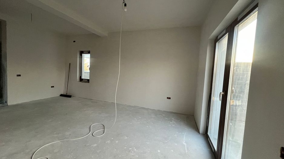 Duplex despartit prin camera tehnica - Poză 3