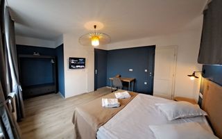 Casă 5 camere de închiriat | Ocna Sibiului, Curte - Poză 1