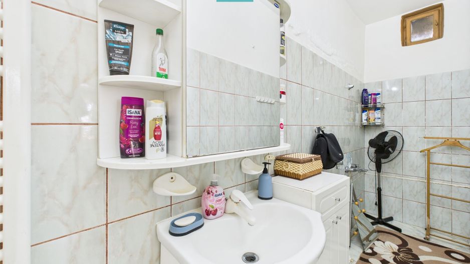 Casă cu 4 camere în Pârneava - Poză 9