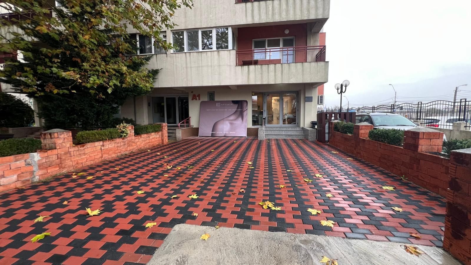 Spațiu comercial de vânzare – 247 mp utili, împărțiți în 2 unități - Poză 1