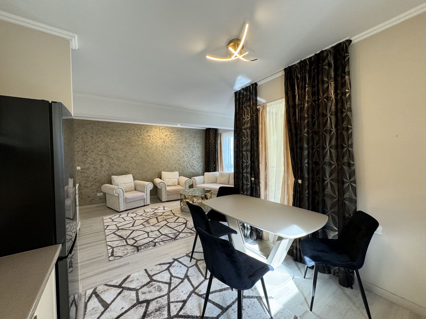 Apartament cu 2 camere mobilat si utilat de lux - Poză 3